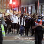 Sono presenti anche molti agenti di polizia per garantire la sicurezza dei manifestanti