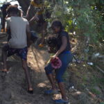 Anche ragazzi e bambini fuggono verso una prospettiva di vita migliore Anche ragazzi e bambini fuggono verso una prospettiva di vita migliore