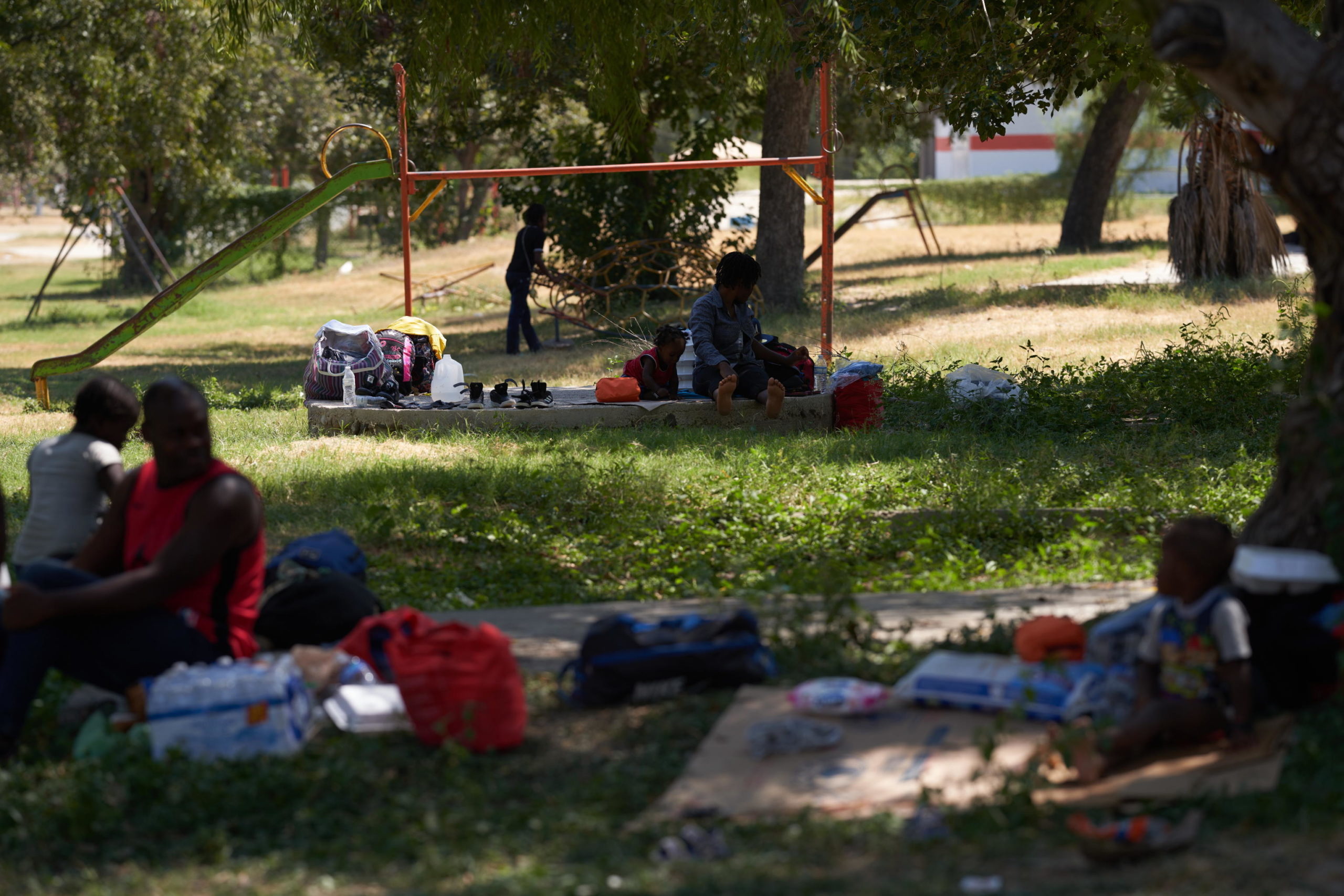Molti rimangono accampati sotto un ponte a Del Rio, in Texas Molti rimangono accampati sotto un ponte a Del Rio, in Texas