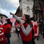 Cori di protesta contro le riforme Cori di protesta contro le riforme