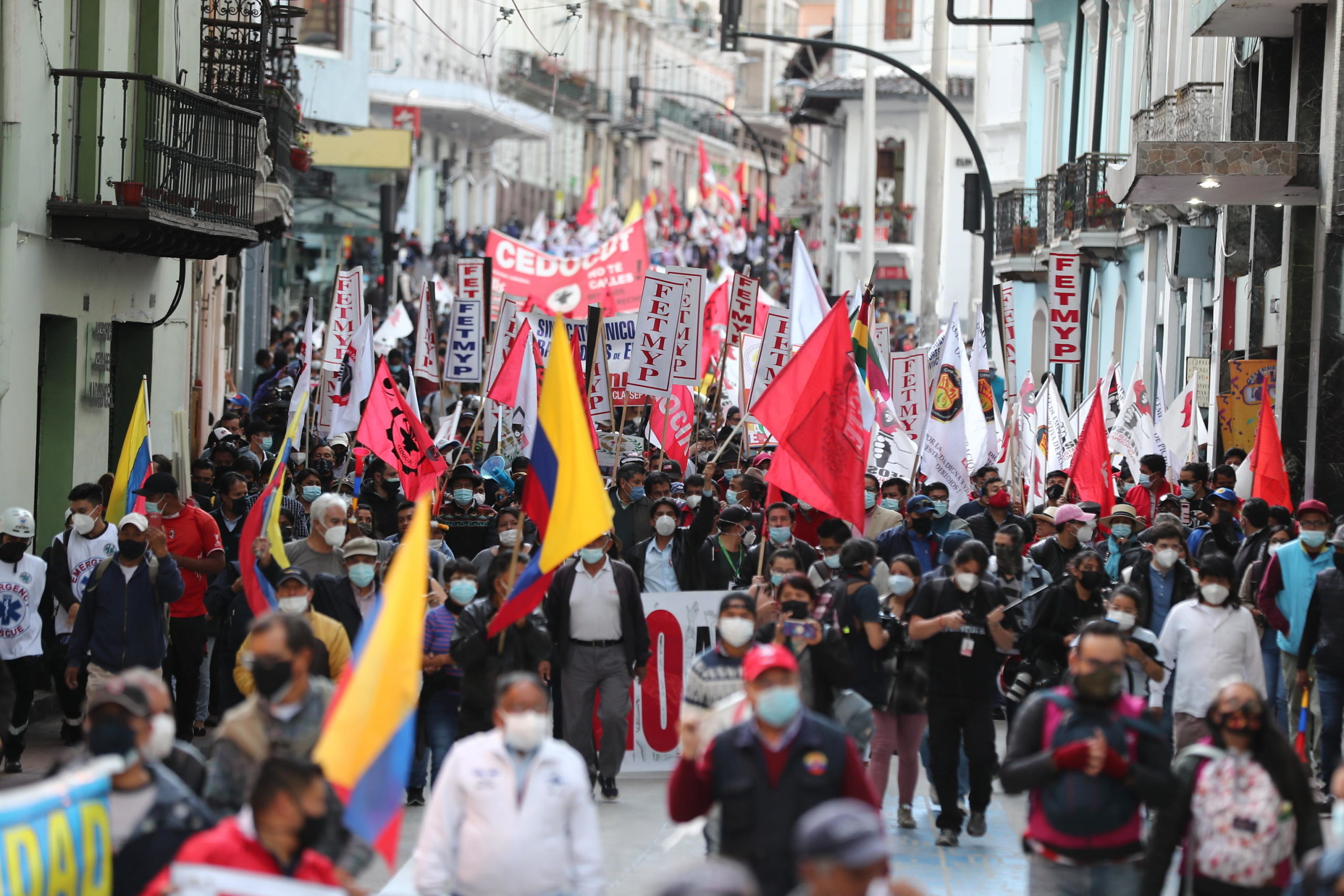 Il gruppo dei manifestanti contro il presidente Guillermo Lasso