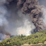 L'eruzione continua dalla serata di ieri con scosse di terremoto e colonne di fumo