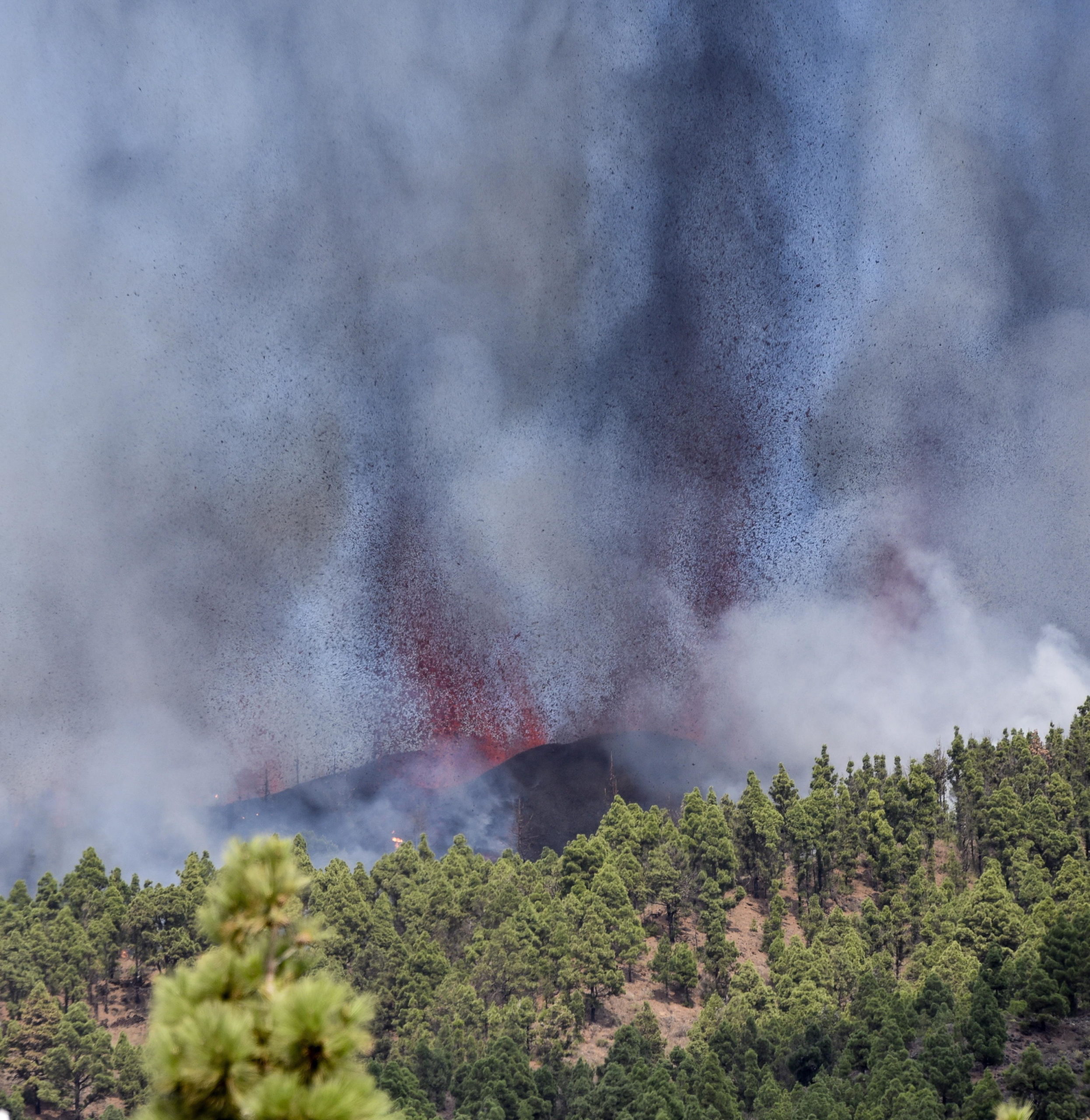 Pioggia di lapilli nei pressi del vulcano
