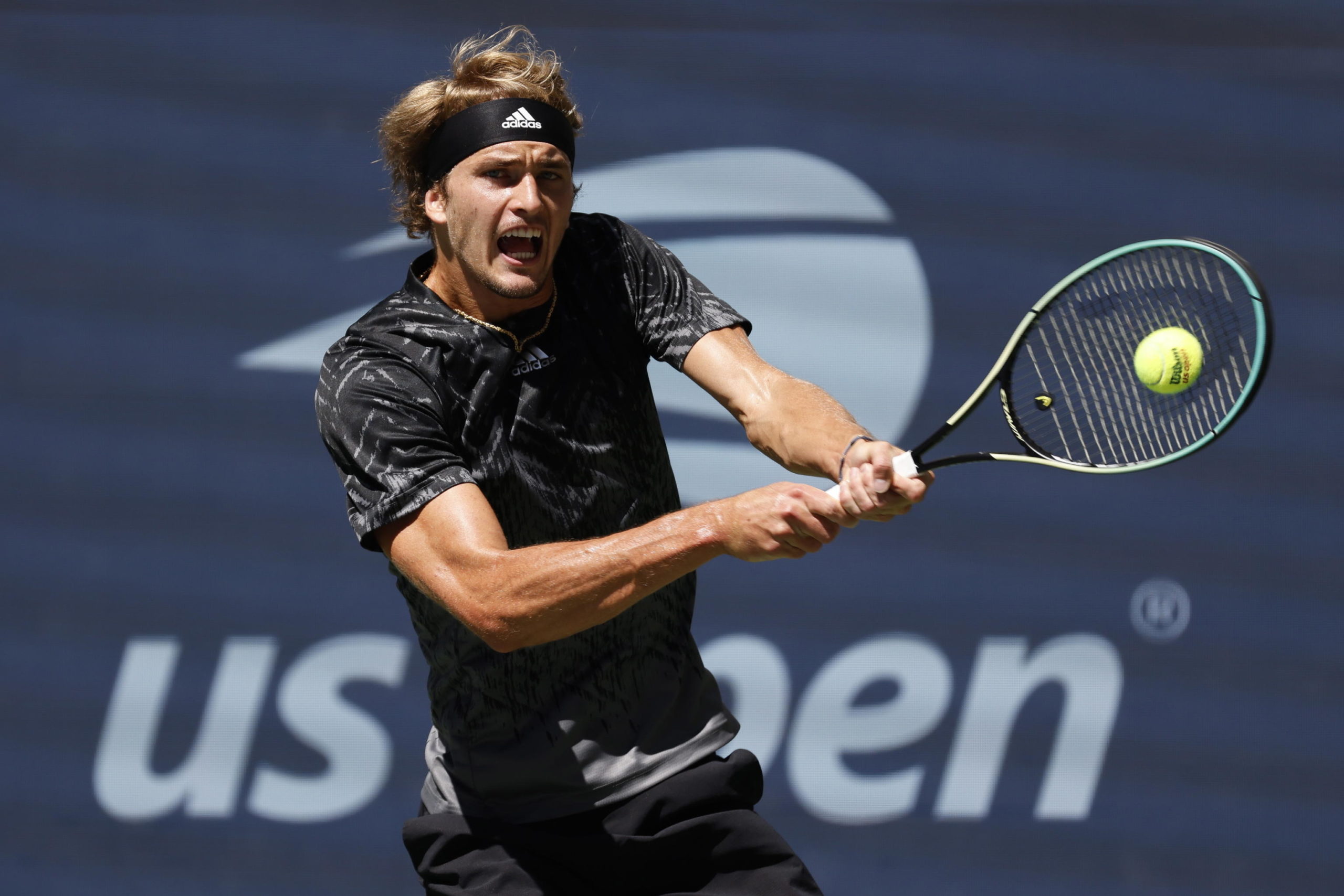 Zverev, vittorioso contro Sinner, risponde all'italiano con un rovescio Zverev, vittorioso contro Sinner, risponde all'italiano con un rovescio