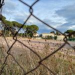 Il campo sportivo chiuso al pubblico e abbandonato Il campo sportivo chiuso al pubblico e abbandonato