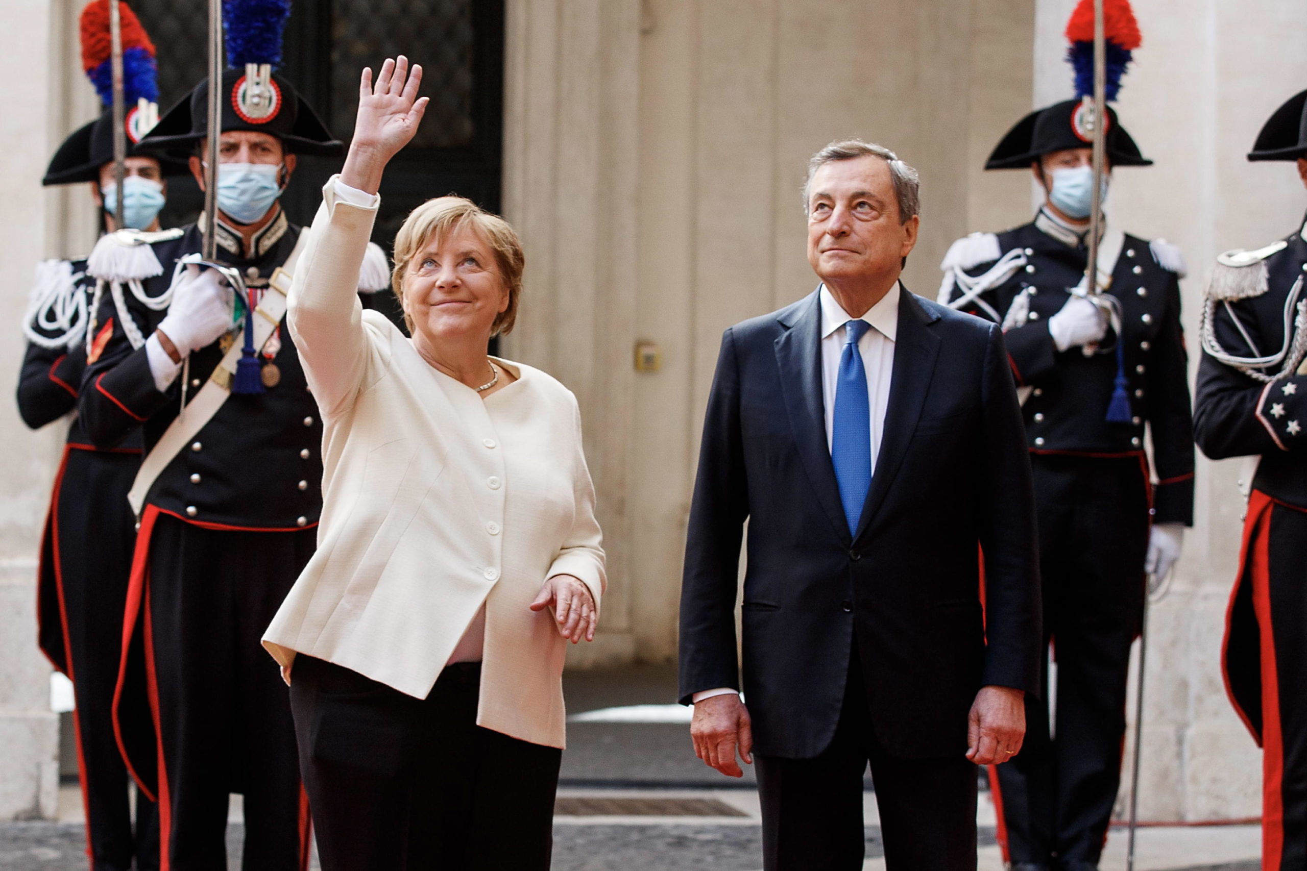L'arrivo di Angela Merkel a Palazzo Chigi