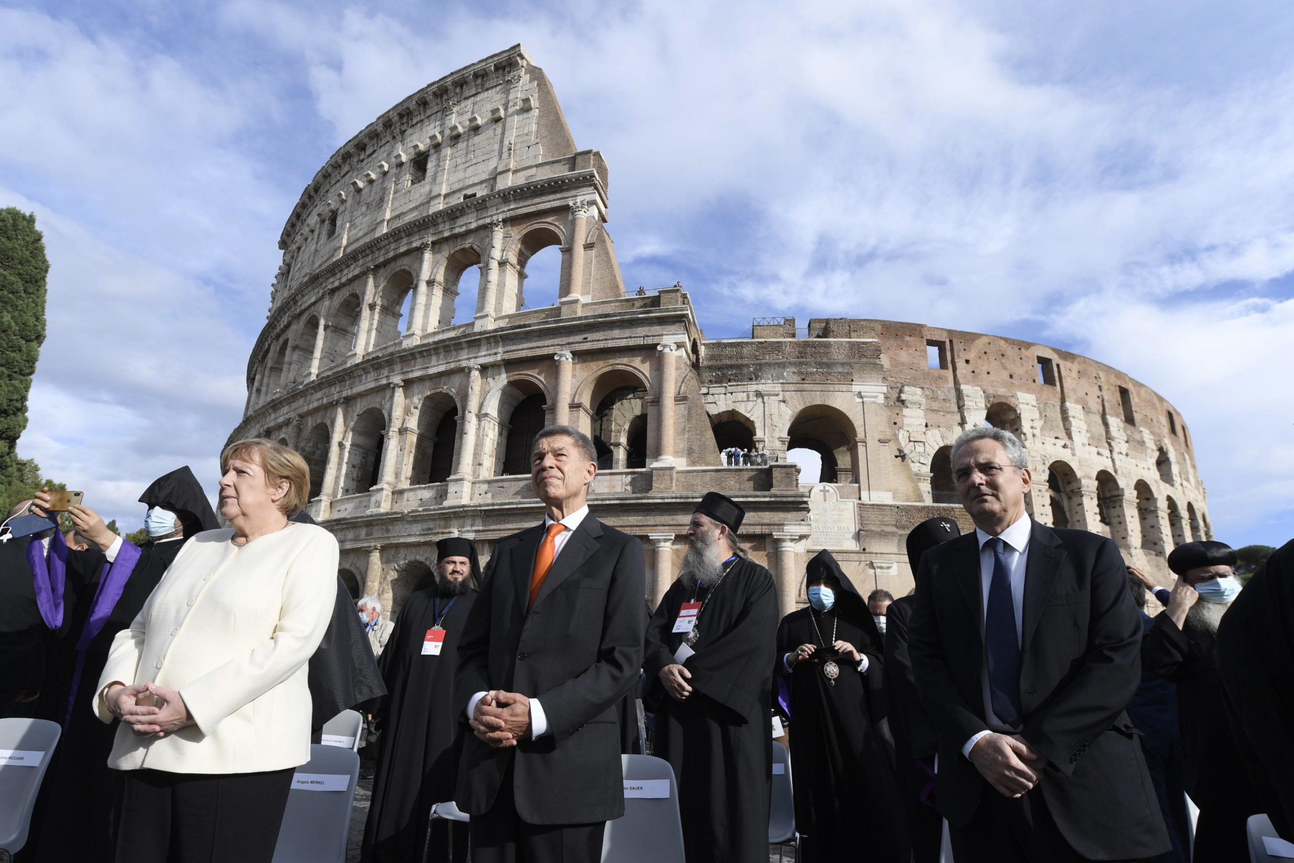 L'evento organizzato dalla Comunità di Sant'Egidio davanti al Colosseo L'evento organizzato dalla Comunità di Sant'Egidio davanti al Colosseo