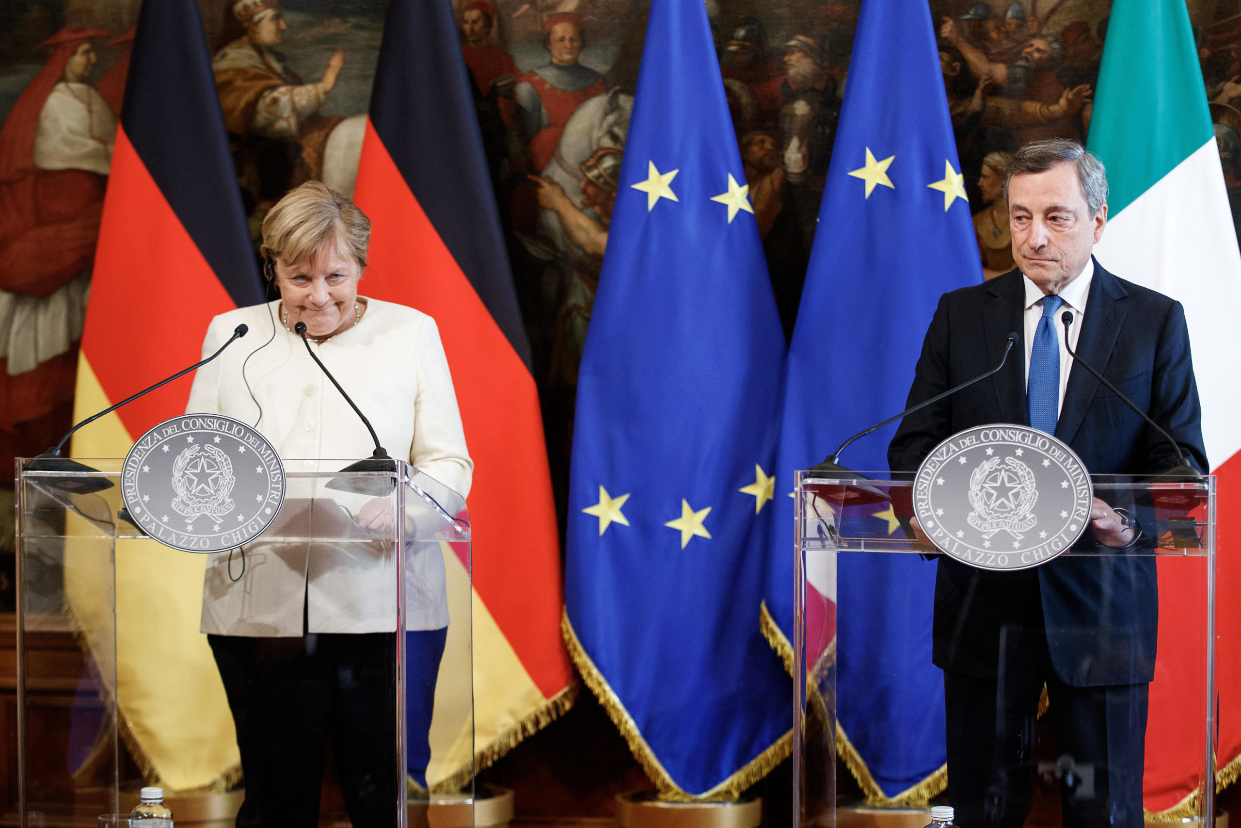 La conferenza di Angela Merkel a Roma insieme a Mario Draghi La conferenza di Angela Merkel a Roma insieme a Mario Draghi