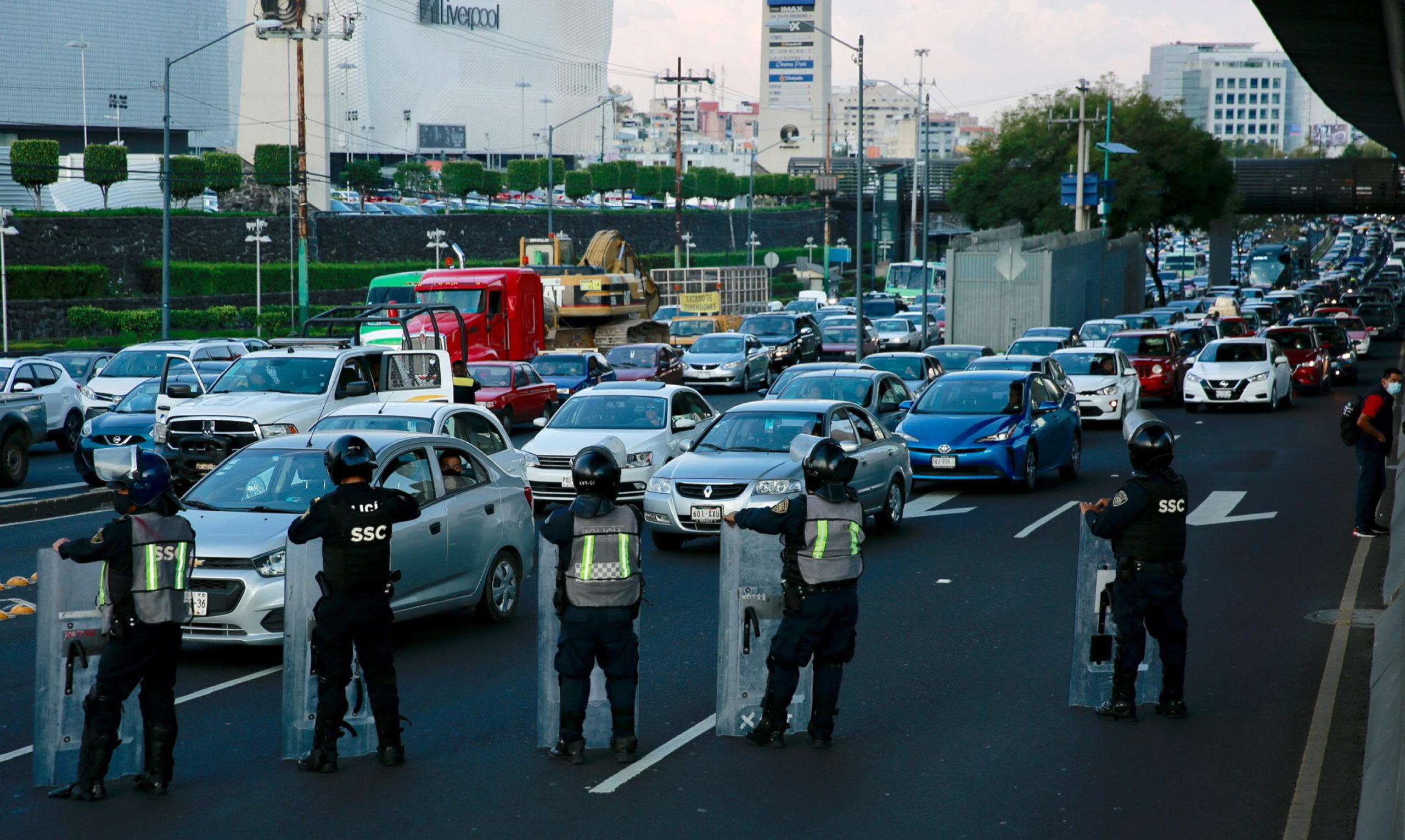 A Città del Messico ci sono anche blocchi stradali dei lavoratori A Città del Messico ci sono anche blocchi stradali dei lavoratori
