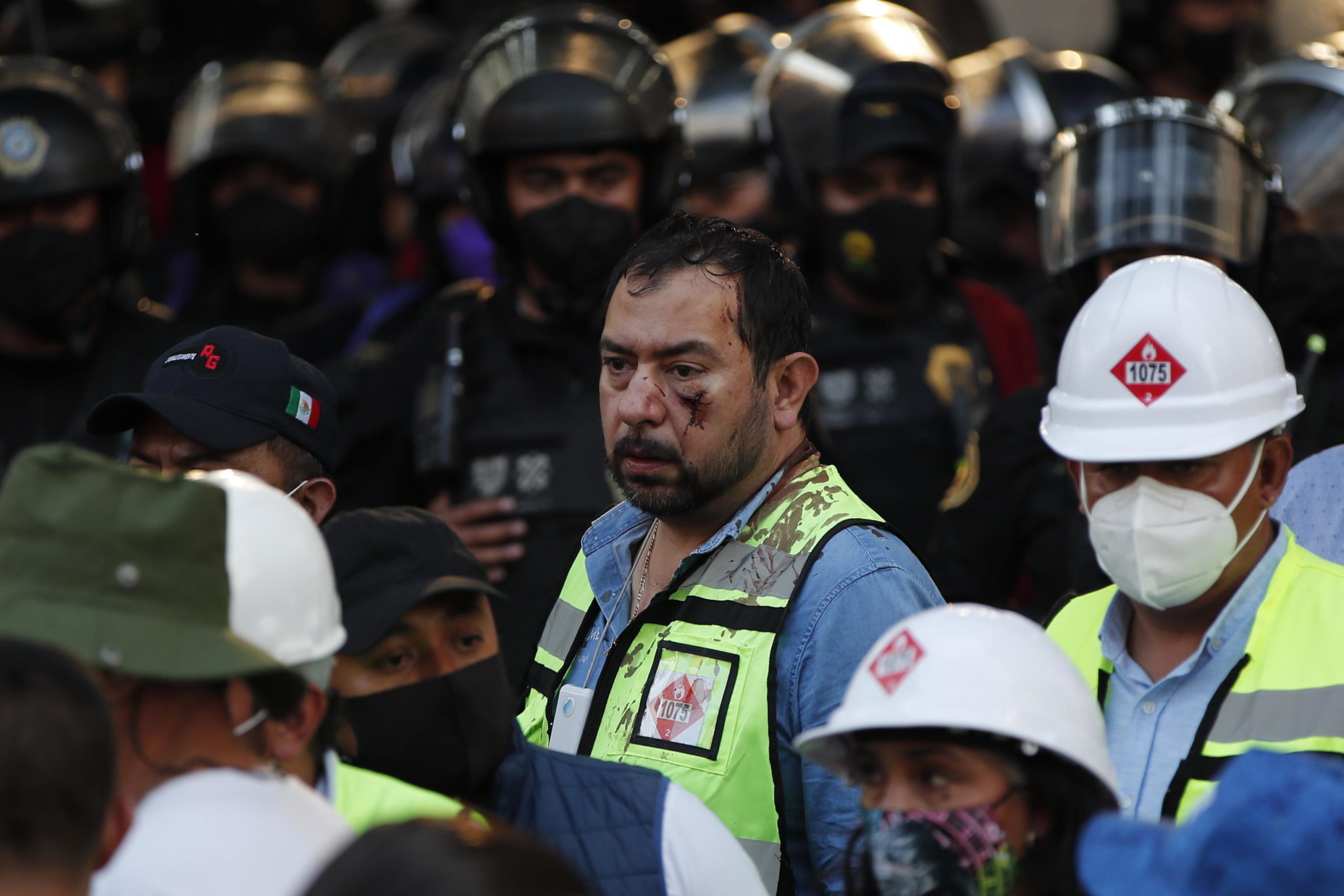 Scontri con la polizia e feriti a Città del Messico