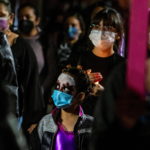 Bambina travestita da catrina alla marcia Bambina travestita da catrina alla marcia