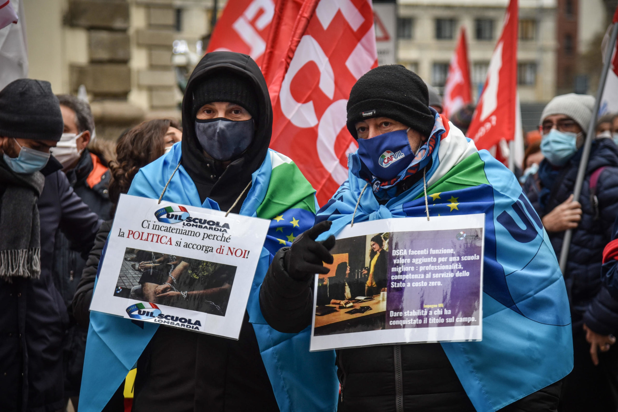 L'appello della Uil alla politica per una maggiore stabilità del personale scolastico in piazza Beccaria a Milano