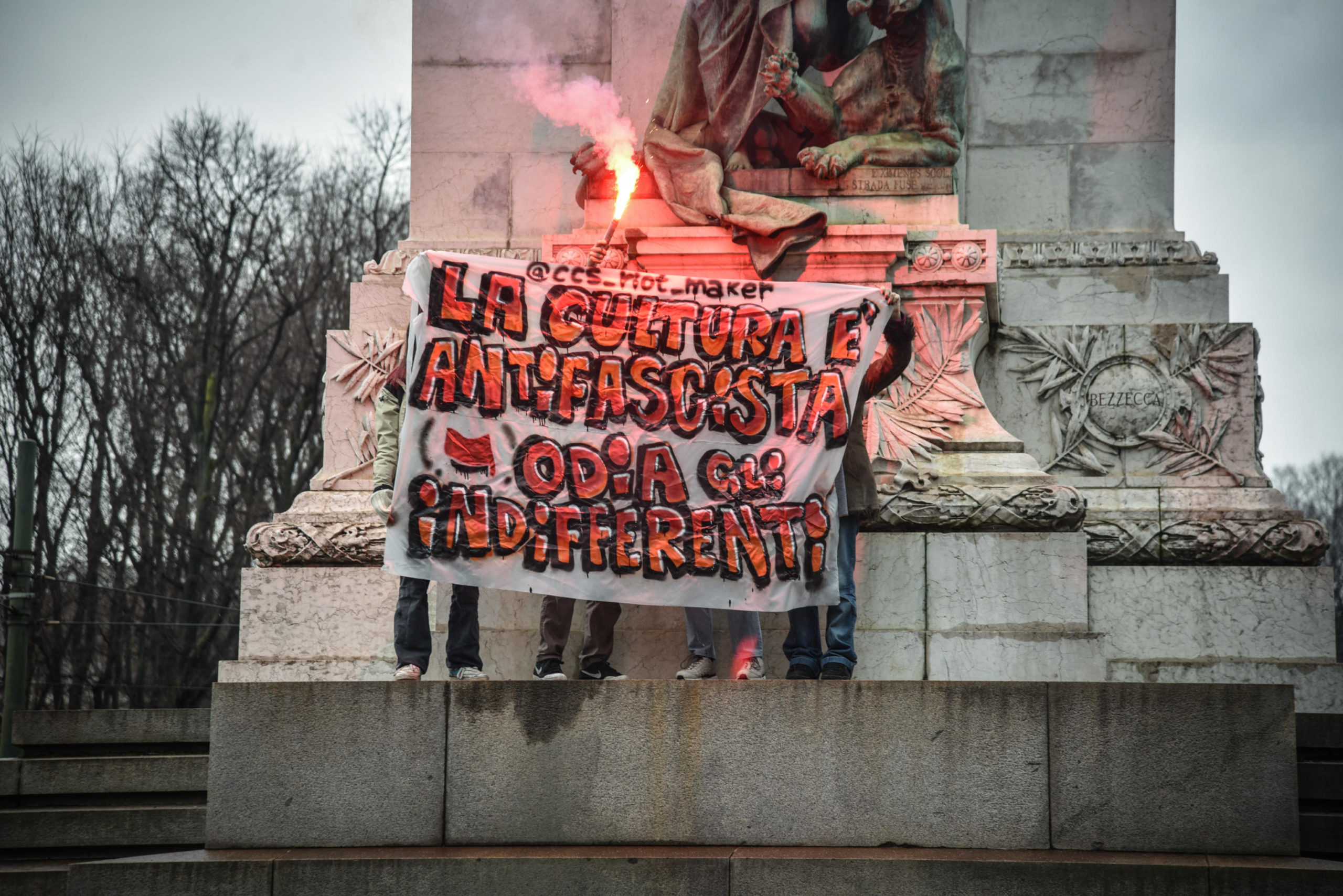 La rivendicazione della cultura antifascista da parte degli studenti manifestanti a Milano