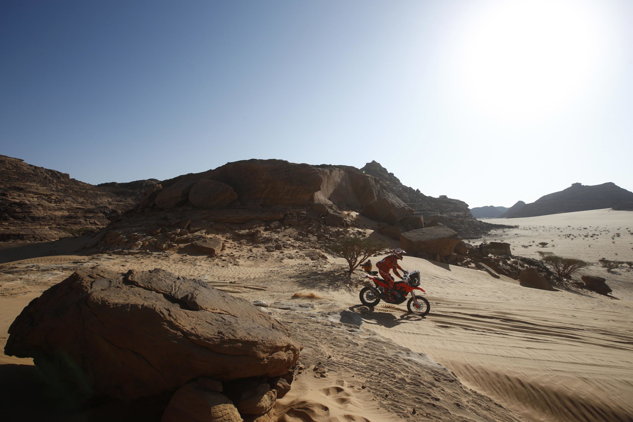 L'italiano Danilo Petrucci alla guida della sua KTM 450 nella Dakar 2022