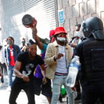Lancio di oggetti durante la manifestazione