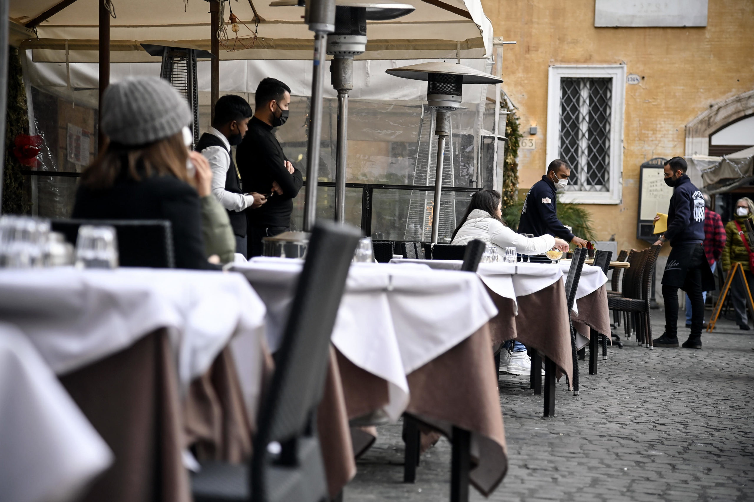 I tavoli nei locali del centro di Roma sono prevalentemente vuoti