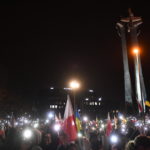 Il corteo nella notte polacca di Gdansk, in Solidarity Square