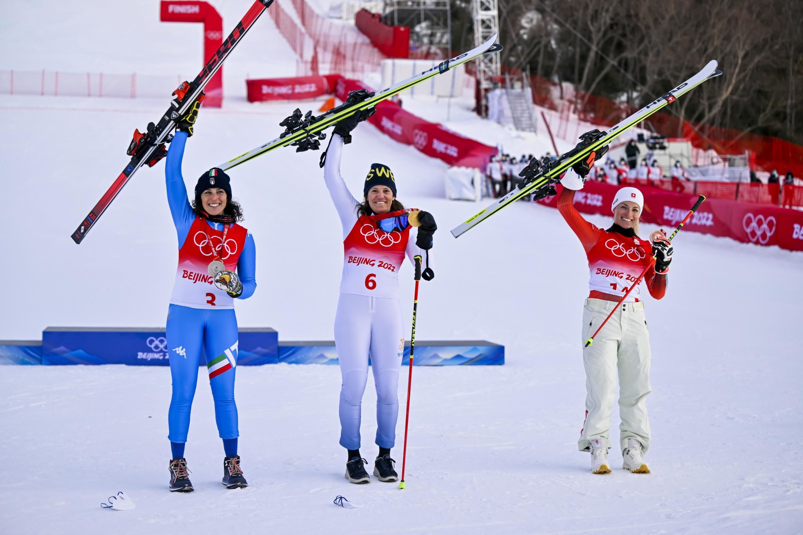 Il podio completato dalla svedese vincitrice Sara Hector e dalla svizzera Lara Gut-Behrami, terza