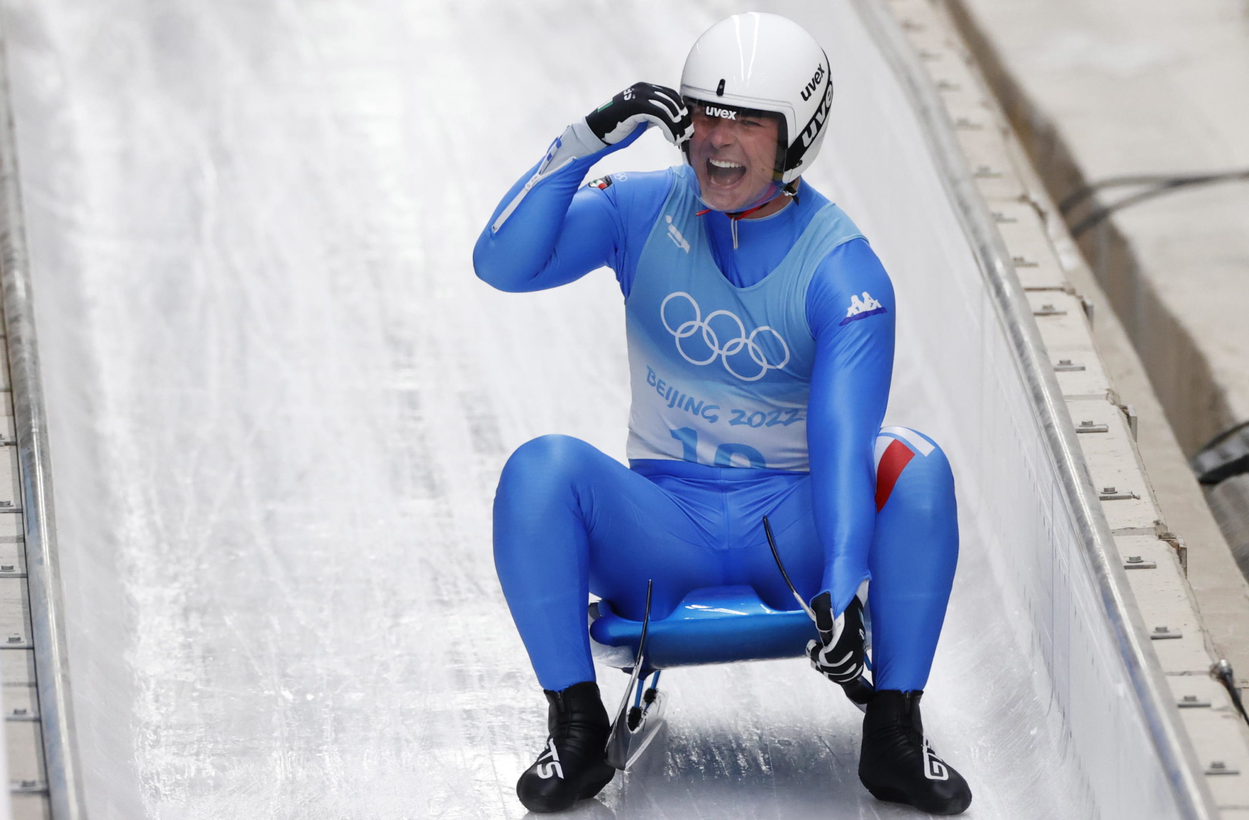 L'esultanza di Domink Fischnaller al termine della sua prestazione nello slittino ai Giochi olimpici di Pechino 2022