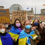 Il corteo a Berlino, la capitale tedesca, davanti al Bundestag Il corteo a Berlino, la capitale tedesca, davanti al Bundestag