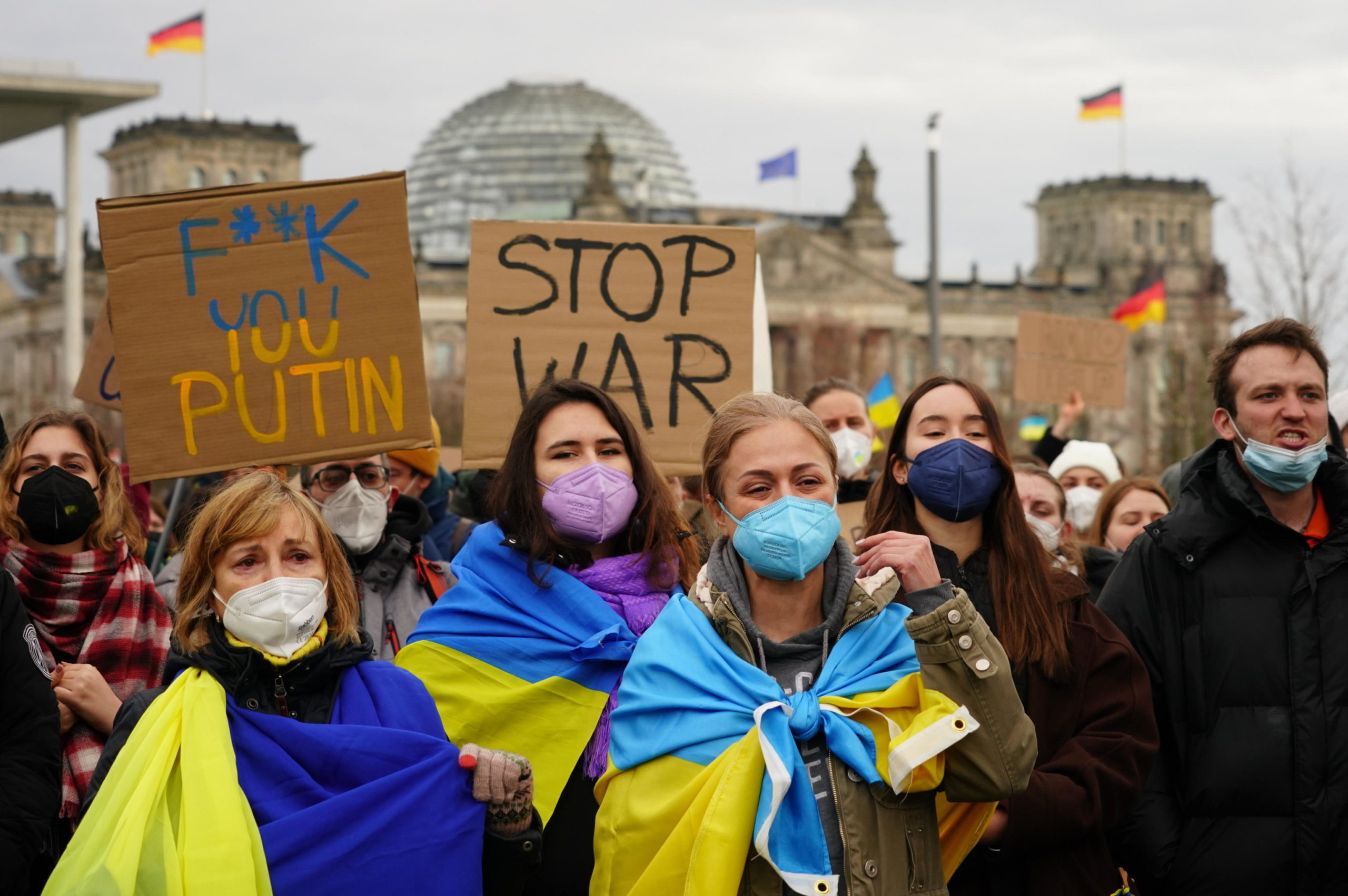 Il corteo a Berlino, la capitale tedesca, davanti al Bundestag Il corteo a Berlino, la capitale tedesca, davanti al Bundestag