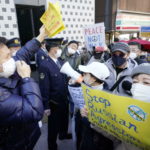 Proteste nella capitale giapponese, a Tokyo, davanti l'ambasciata russa