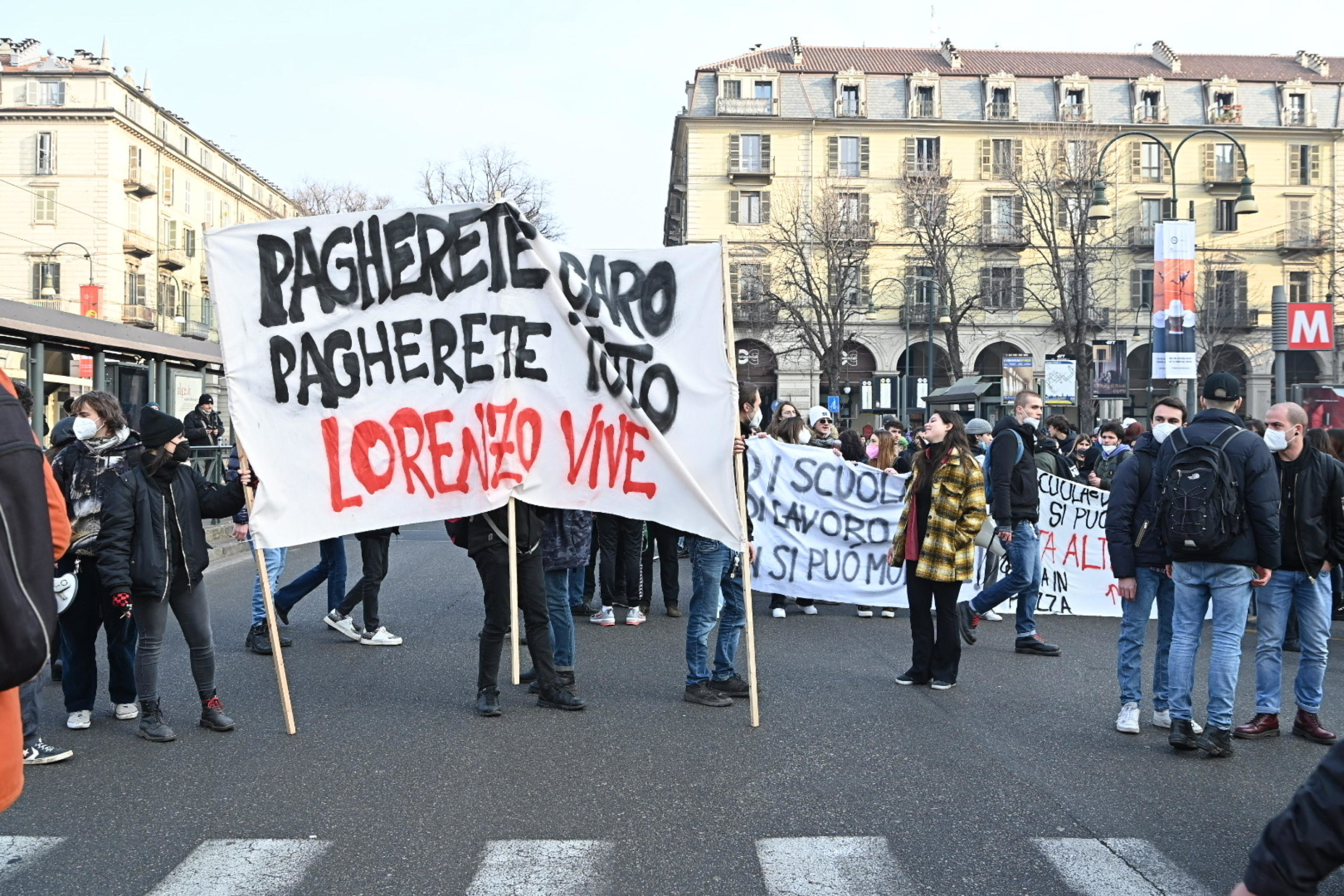 La protesta a Torino in ricordo del 18enne morto durante uno stage