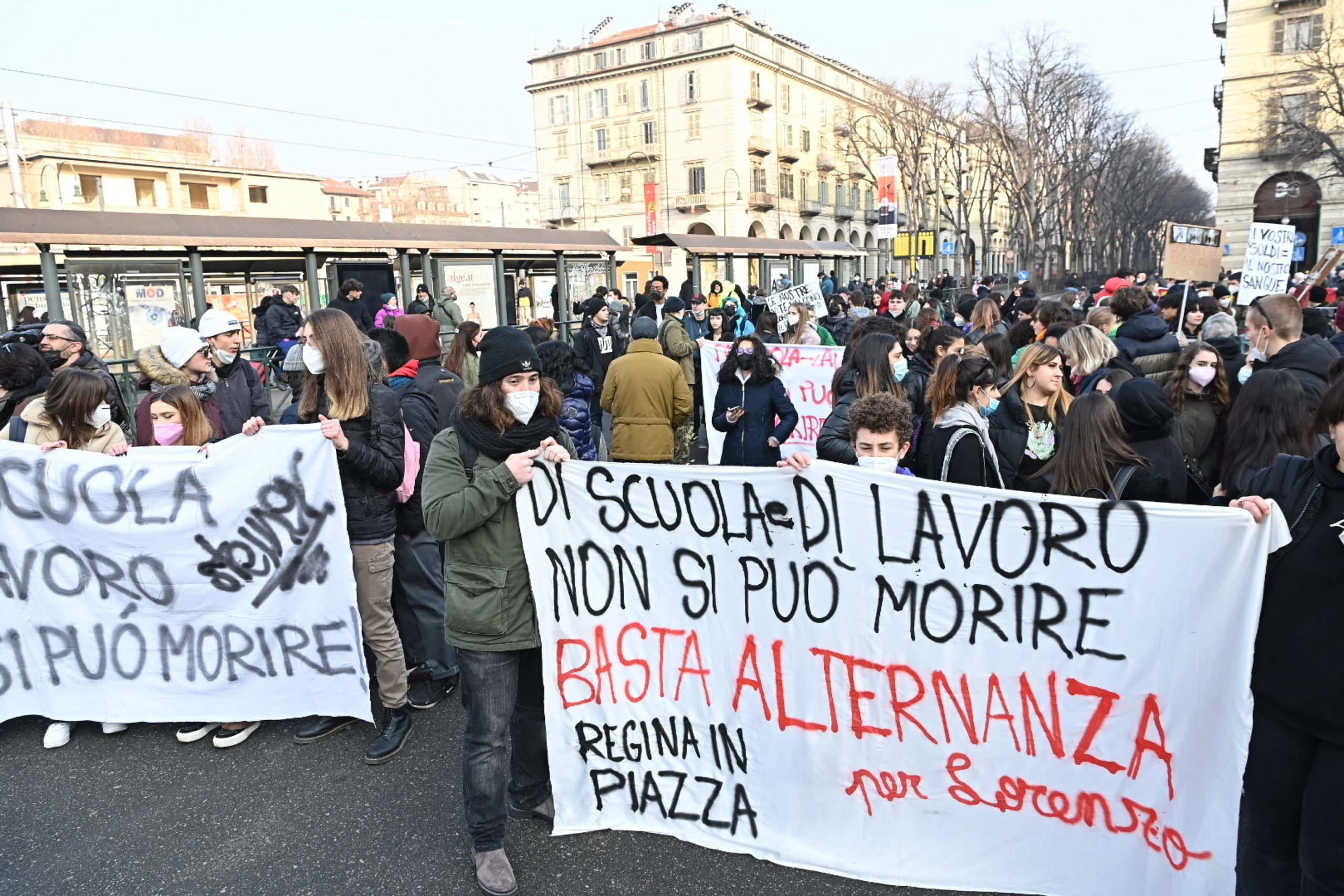Momenti della protesta degli studenti a Torino