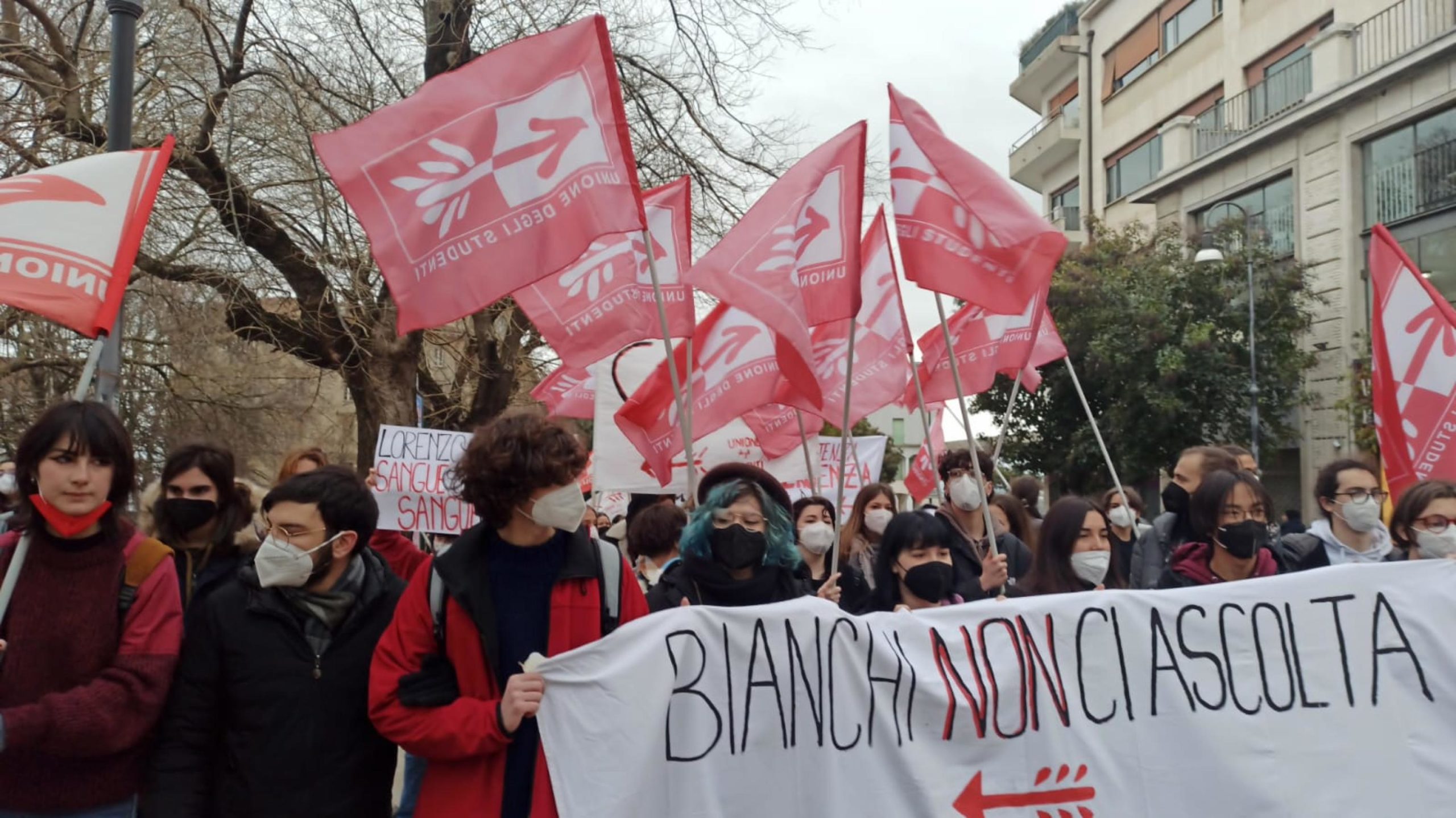 Gli studenti in protesta contro il ministero che non li ascolta