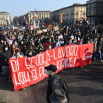 Studenti in strada a Torino contro l'alternanza scuola-lavoro