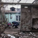 Una casa distrutta nel centro di Mariupol