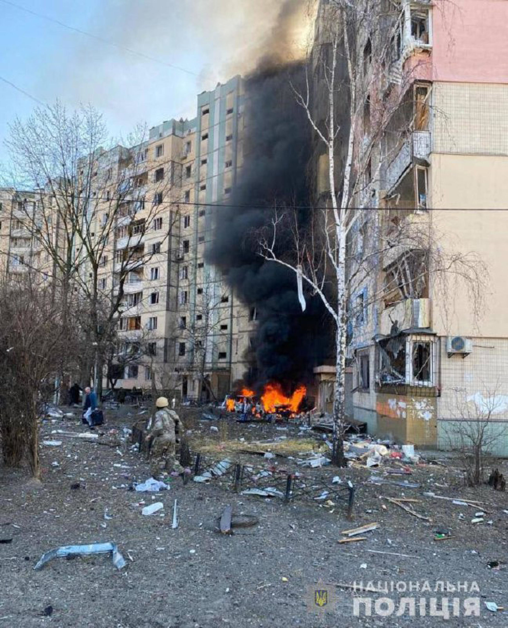 Razzi russi colpiscono un quartiere residenziale a Kiev Razzi russi colpiscono un quartiere residenziale a Kiev