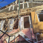 Un palazzo colpito nel bombardamento di Odessa