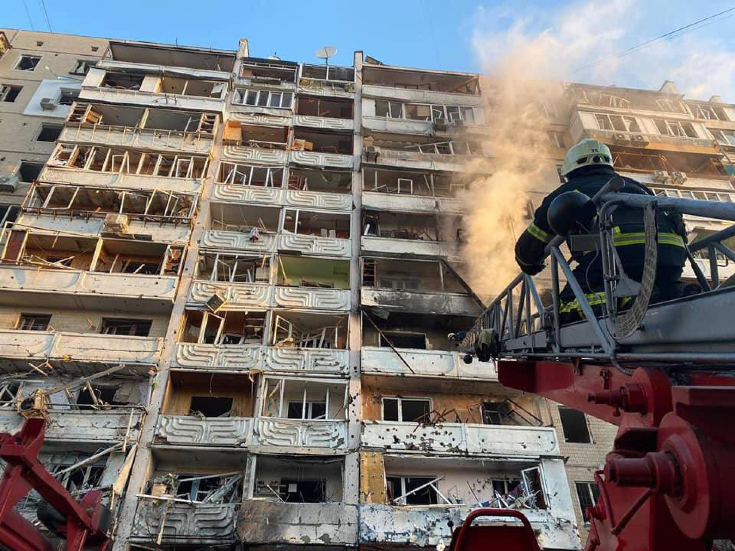 La carcassa del palazzo distrutto dalle bombe russe