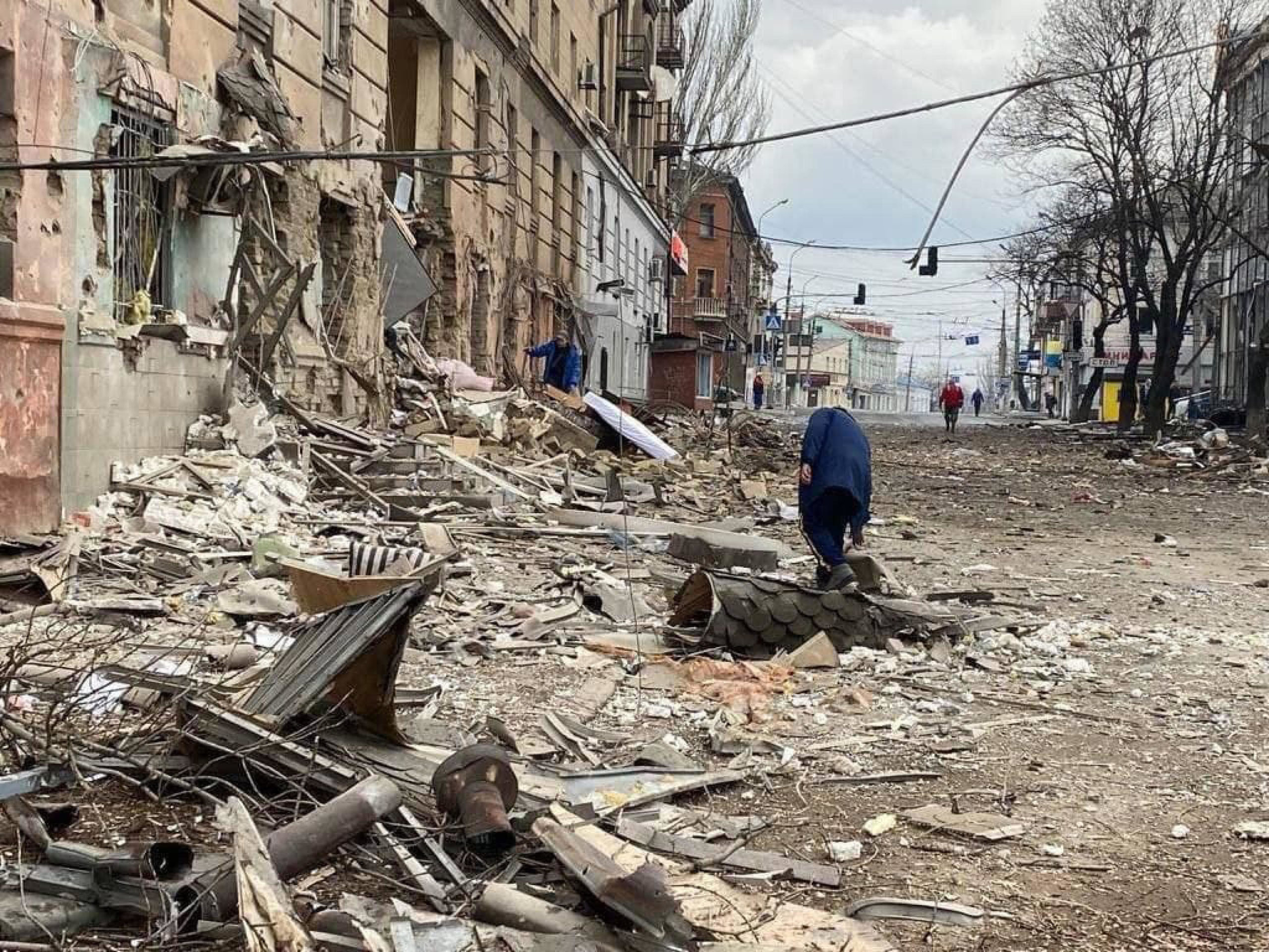 A Mariupol bombardamenti continui ogni dieci minuti, almeno 1.170 morti