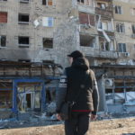 Un edificio distrutto dai bombardamenti a Kharkiv
