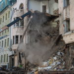 Un edificio distrutto dai bombardamenti russi a Kharkiv.