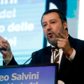 Matteo Salvini su Twitter si sfoga per il tetto al contante - ANSA/MOURAD BALTI TOUATI