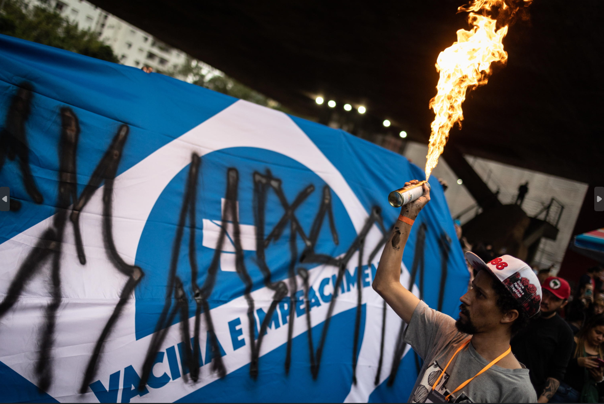 Proseguono le manifestazioni in tutto il Brasile a favore del presidente Lula