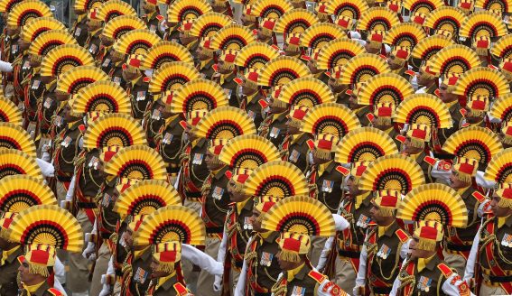 Il personale della Railway Protection Force durante una parata