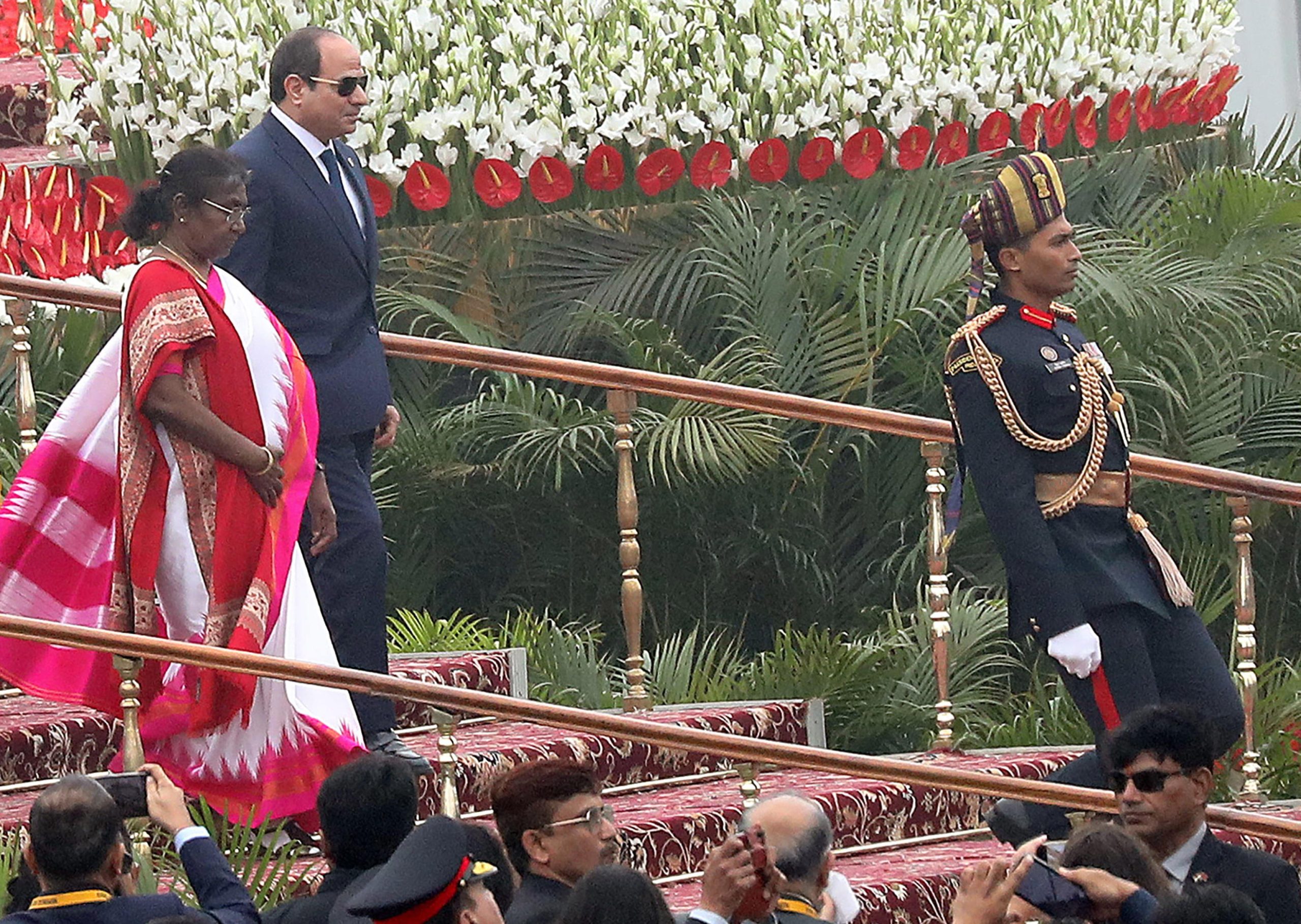 La presidente dell'India Droupadi Murmu con il presidente egiziano El-Sisi