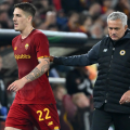 Nicolò Zaniolo e Josè Mourinho durante la semifinale di Conference League Roma - Leicester City