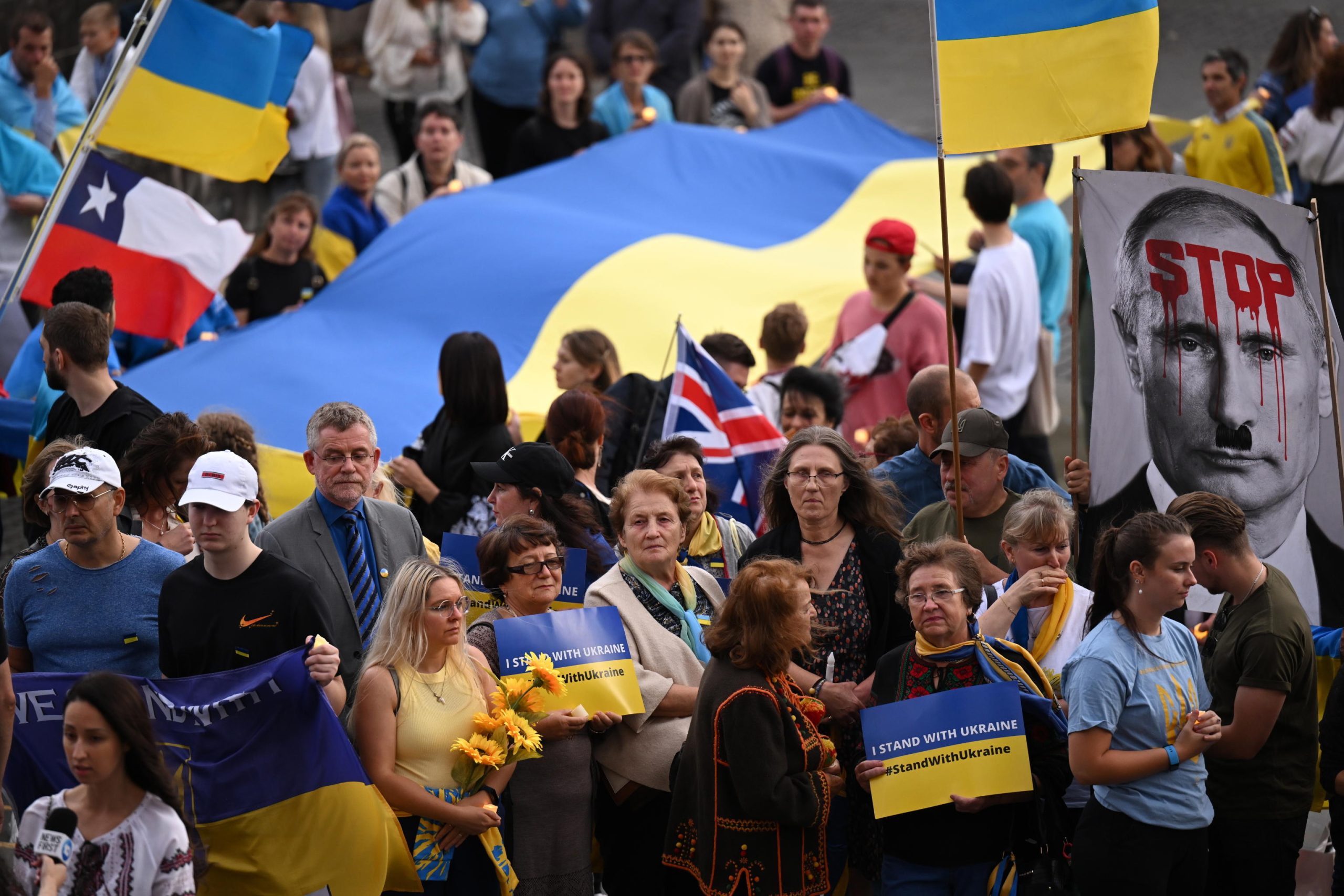 Veglia ucraini e loro sostenitori a Sydney, in Australia, il 23 febbraio 2023