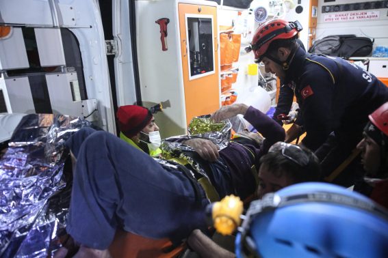 Continuano le operazioni di soccorso nella provincia turca di Hatay dopo un terremoto