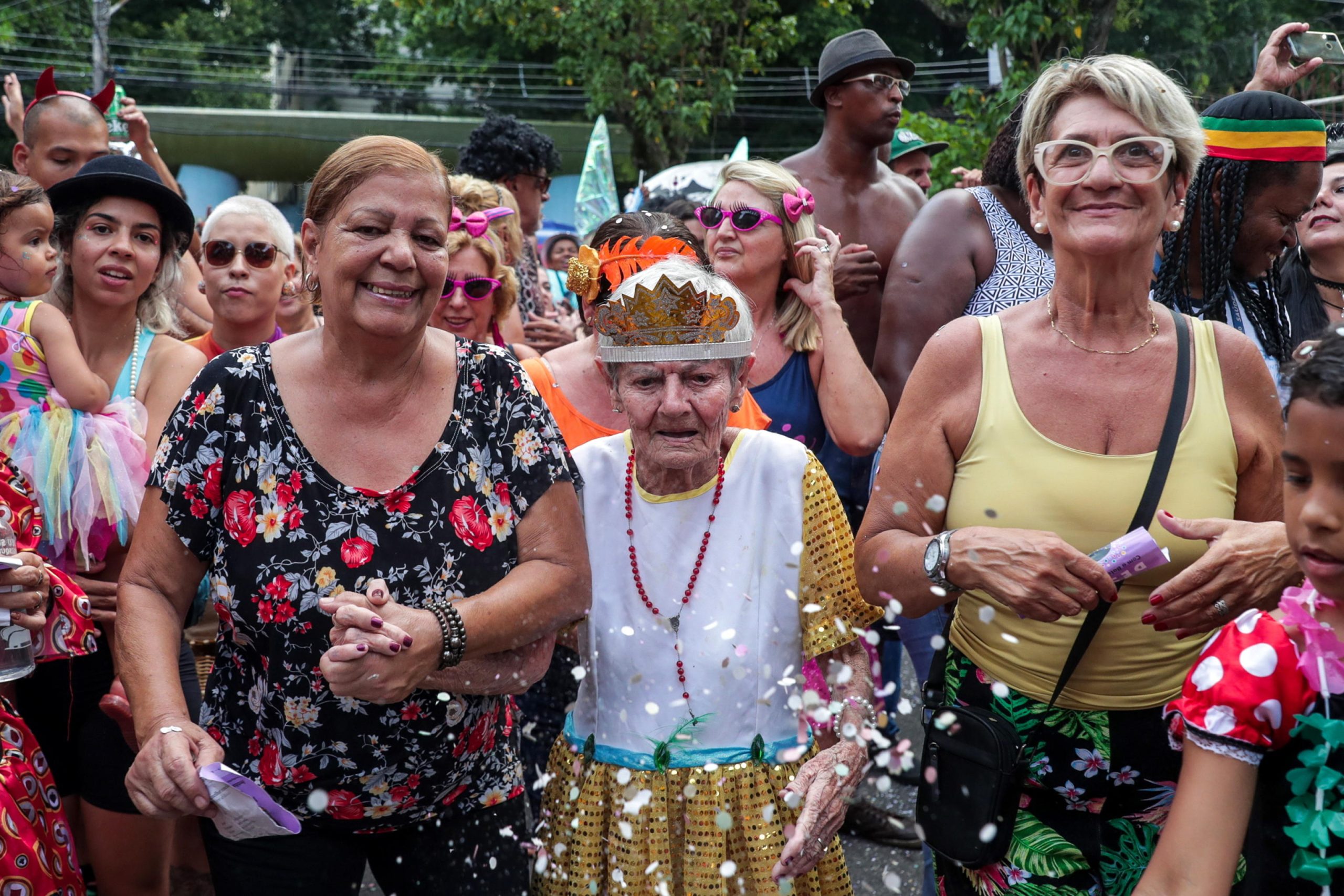 La sfilata di carnevale, organizzata in nome della salute mentale, coinvolge cittadini di tutte le età