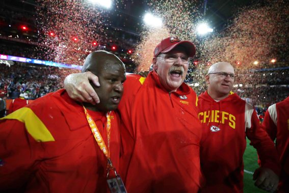 Andy Reid, coach dei Kansas city, celebra la vittoria