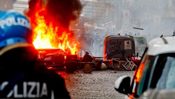 Tra i luoghi più colpiti dalla furia tedesca, piazza del Gesù, in pieno centro storico