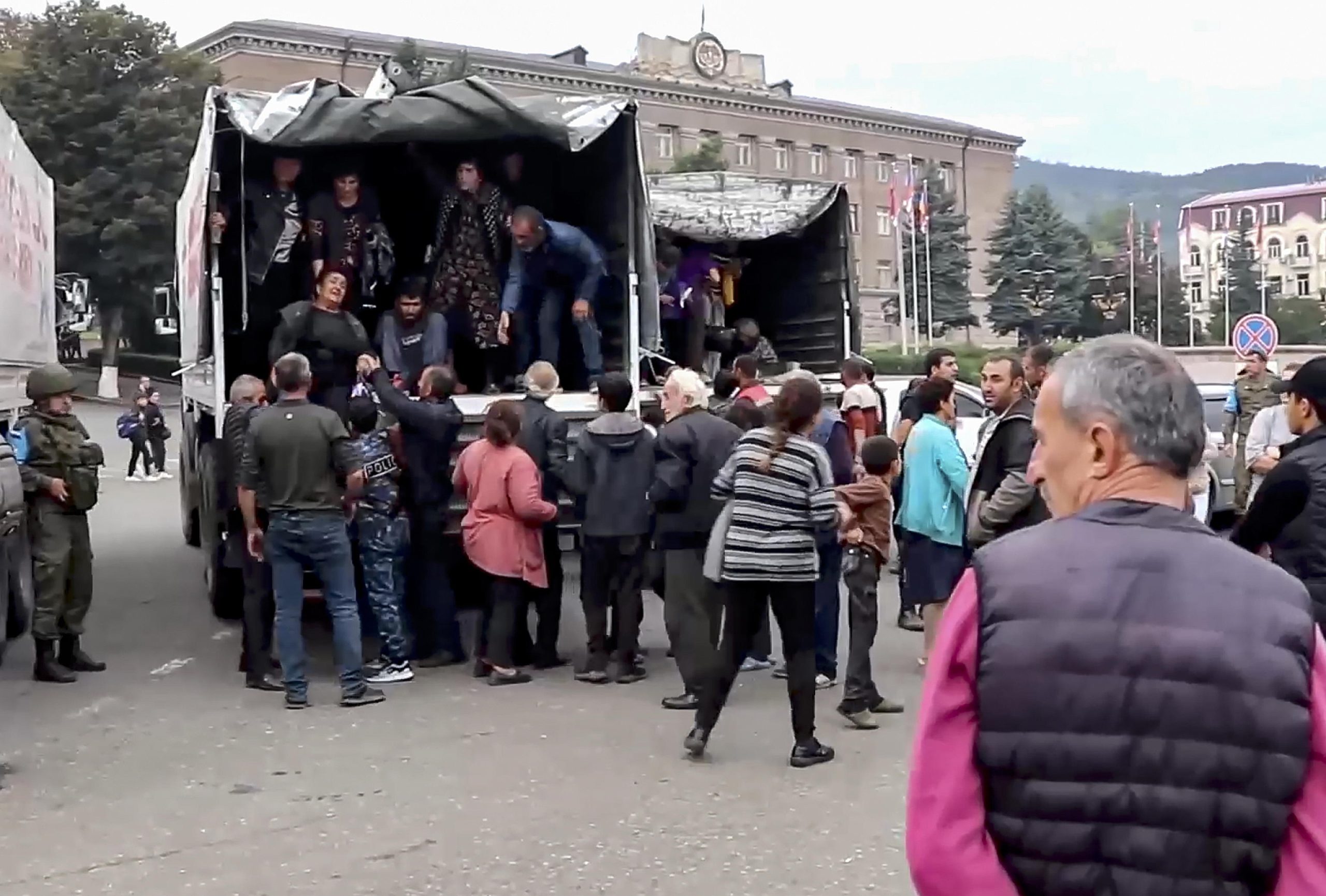 I russi aiutano gli armeni a fuggire dal Paese