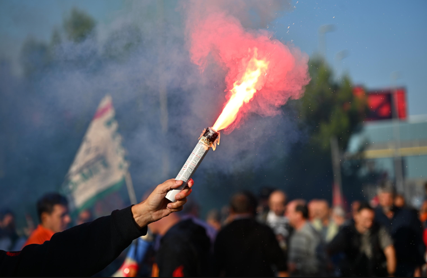 Il presidente della Regione Liguria, Giovanni Toti, si è detto “pronto ad avviare un nuovo confronto, convenendo che è ormai giunto il tempo di trovare una soluzione" Il presidente della Regione Liguria, Giovanni Toti, si è detto “pronto ad avviare un nuovo confronto, convenendo che è ormai giunto il tempo di trovare una soluzione"