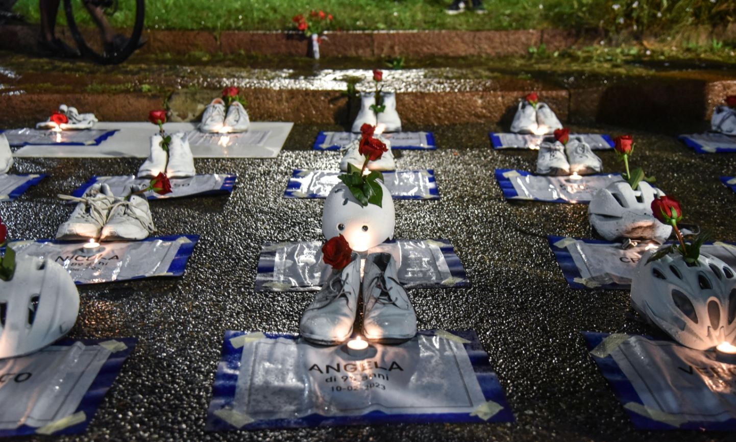 Alcuni dei manifesti delle vittime della strada in città ricordate a Milano Alcuni dei manifesti delle vittime della strada in città ricordate a Milano